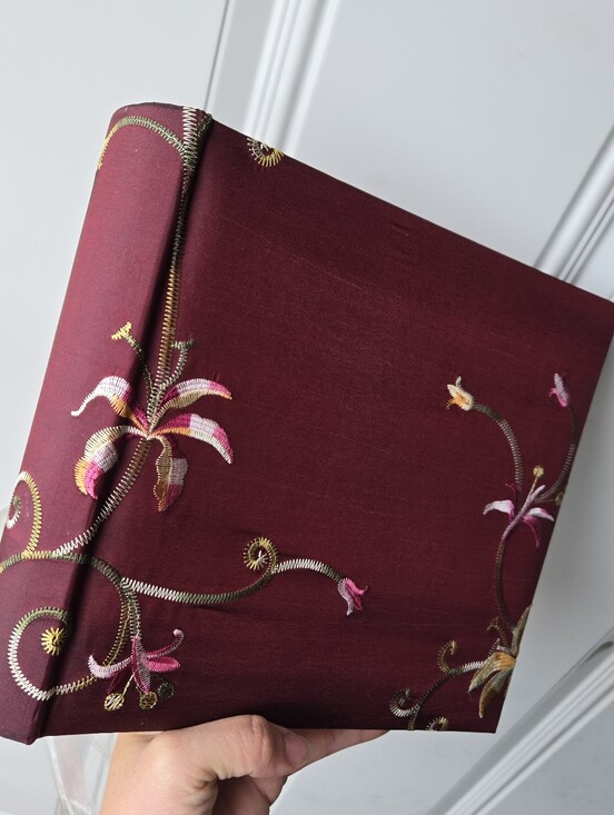 Other - Embroidered Floral Y2K Red Fabric 4x6 Photo Album
